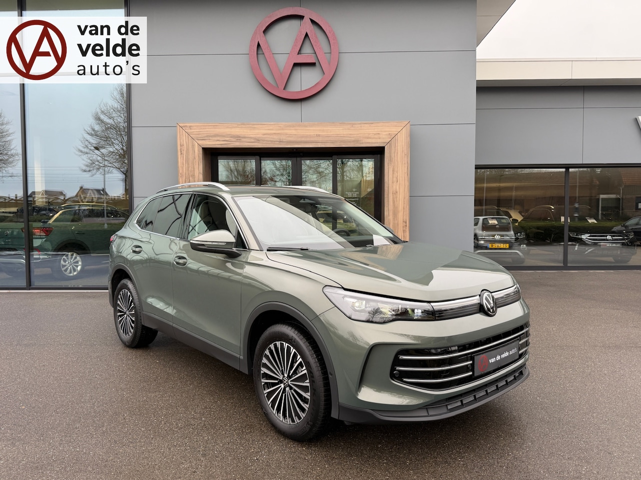 Volkswagen Tiguan - 1.5 eHybrid Elegance 204pk | Trekhaak | Dode hoek | Elek. klep | incl. verlengde garantie - AutoWereld.nl