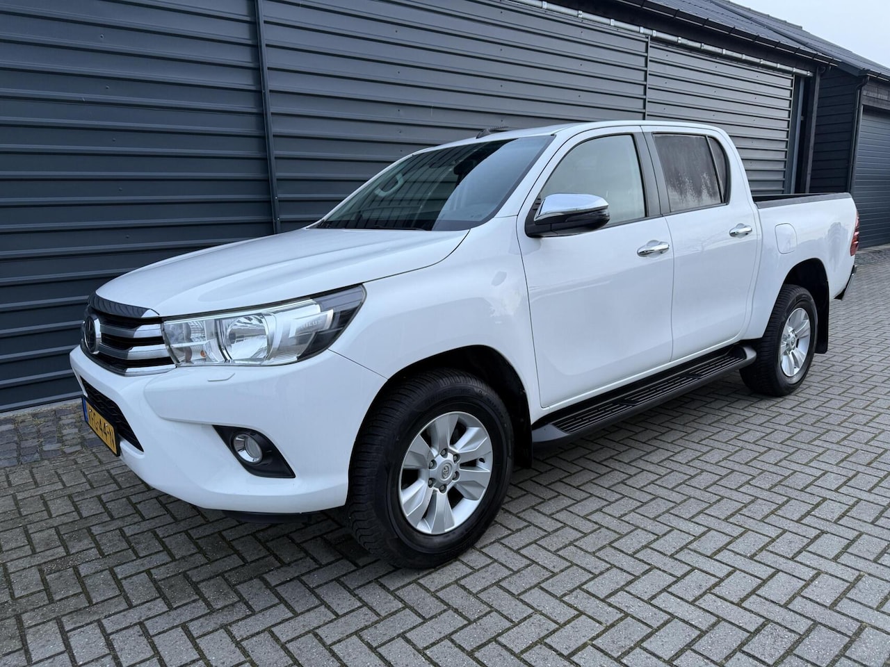Toyota HiLux - 2.4 D-4D-F Double Cab 4x4 Automaat incl.Bpm Camera - AutoWereld.nl