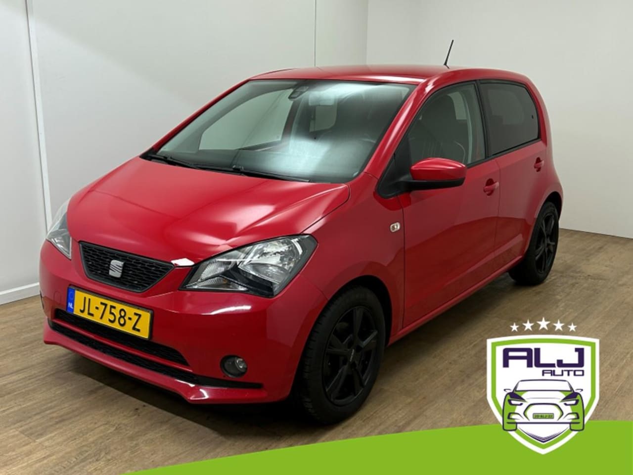 SEAT Mii - Occasion 1.0 Sport Connect | Rood| Tweedehands Seat Mii | Airco | Radio met aux | Cruiseco - AutoWereld.nl
