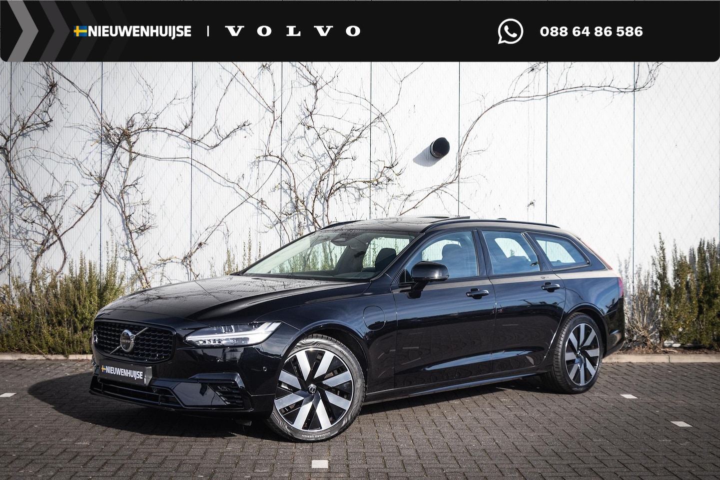 Volvo V90 - 2.0 T8 Plug-in hybrid AWD Ultra Dark | 360 Graden camera | Trekhaak | Schuif-/kanteldak | - AutoWereld.nl