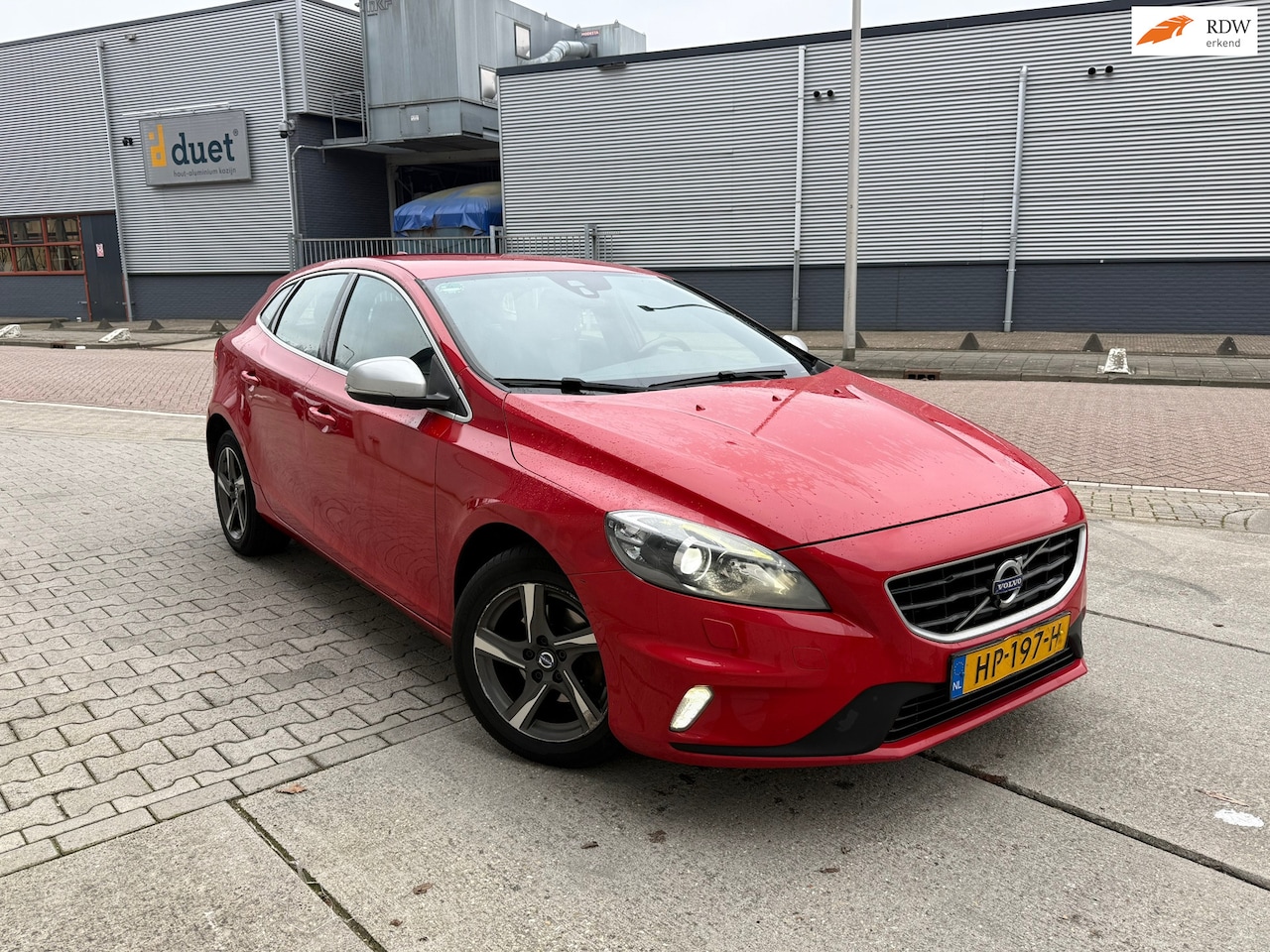 Volvo V40 - 2.0 D2 R-Design Business stoelverwarming half leer 6 bak - AutoWereld.nl