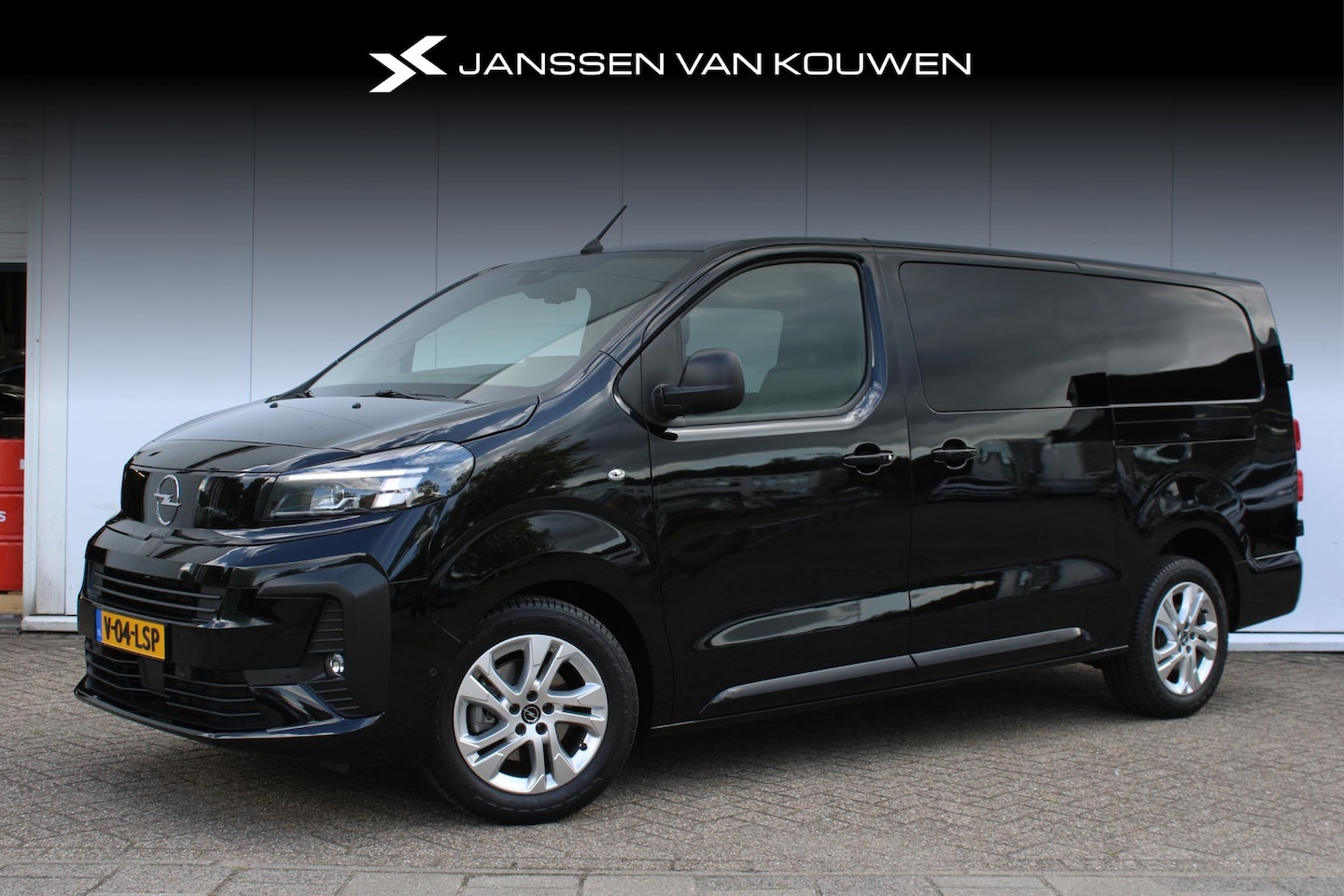 Opel Vivaro - 2.0 Diesel 180 pk L3 DC Automaat Stuurverwarming Lichtmetalen Velgen - AutoWereld.nl