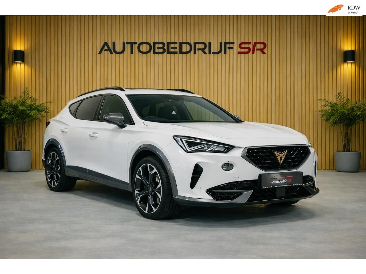 CUPRA Formentor - 2.0 TSI 4DRIVE Panoramadak! Keyless! Camera! Sfeerverlichting! Leder! Elektr Achterklep - AutoWereld.nl