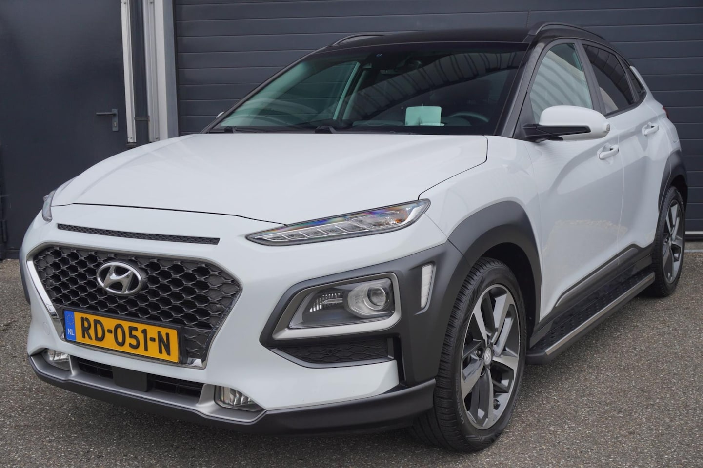 Hyundai Kona - 1.0T Premium | Navigatie | Stoel/Stuurverwarming | Trekhaak | VOL OPTIES! - AutoWereld.nl