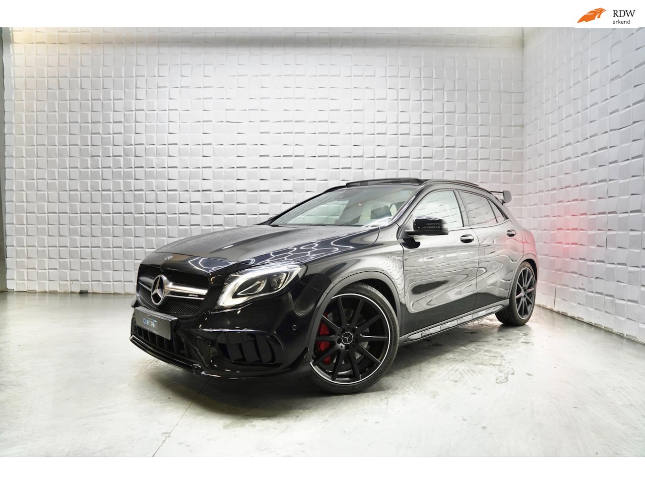 Mercedes-Benz GLA-Klasse - AMG 45 4MATIC PANO NIGHT CAMERA - AutoWereld.nl