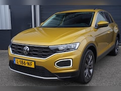 Volkswagen T-Roc - 1.0 TSI Style Business | Navigatie | PDC | Climat | All Season Banden