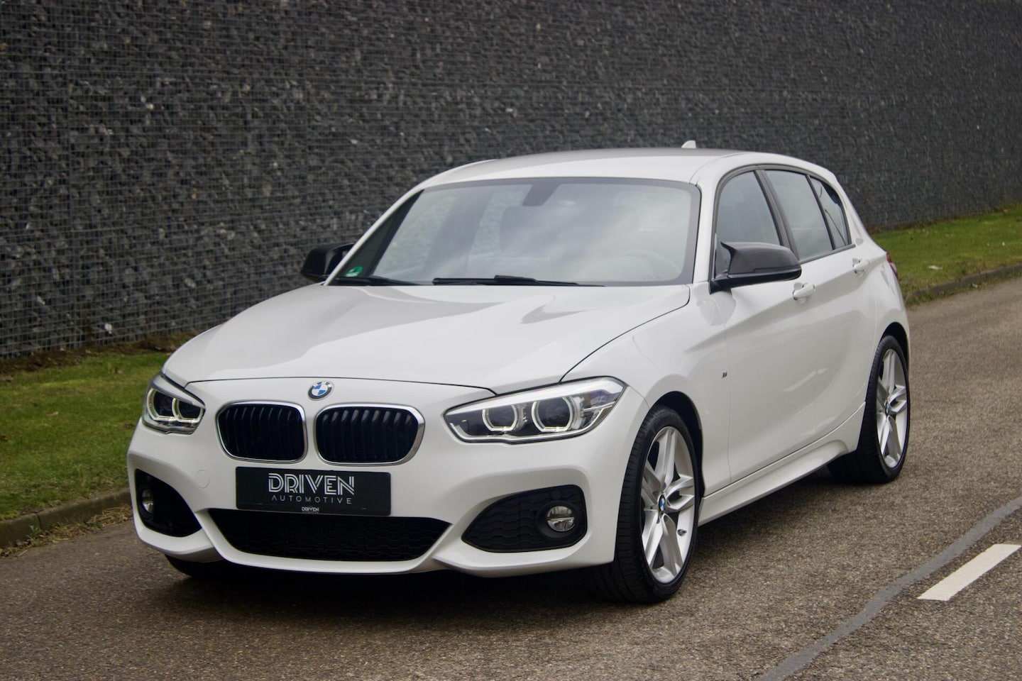 BMW 1-serie - 120i M Sport| Alcantara - CarPlay -M Performance - AutoWereld.nl