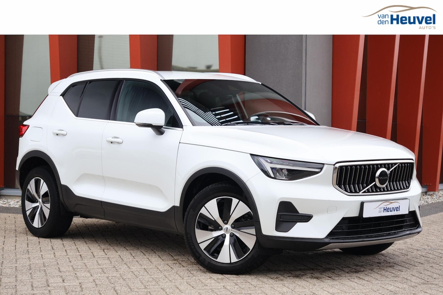 Volvo XC40 - T4 Recharge Plus Bright | Stoelverwarming | Trekhaak | Parkeercamera | BLIS | Pilot Assist - AutoWereld.nl