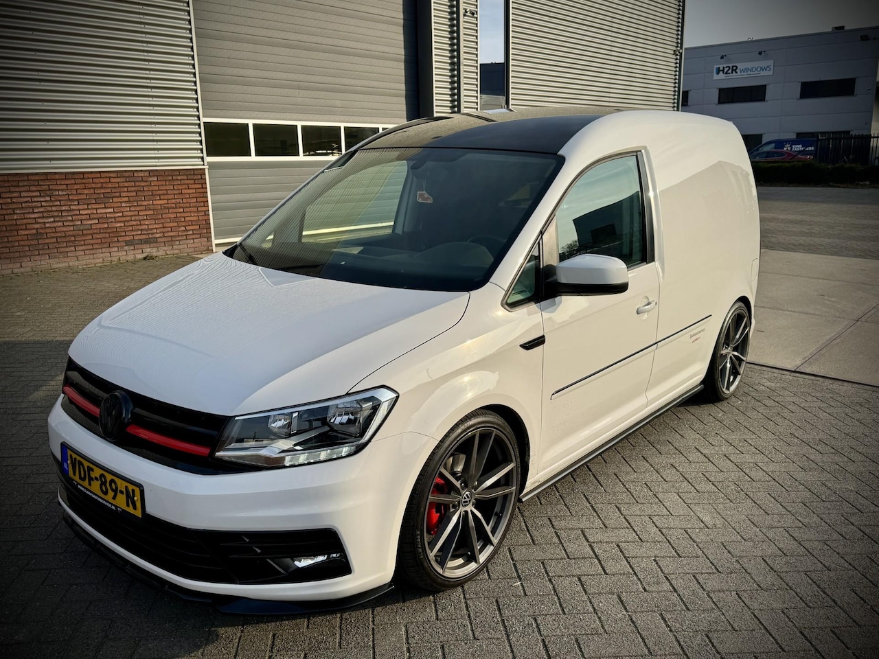Volkswagen Caddy - 2.0 TDI DSG 180 pk MARGE !! schroefset 19" - AutoWereld.nl