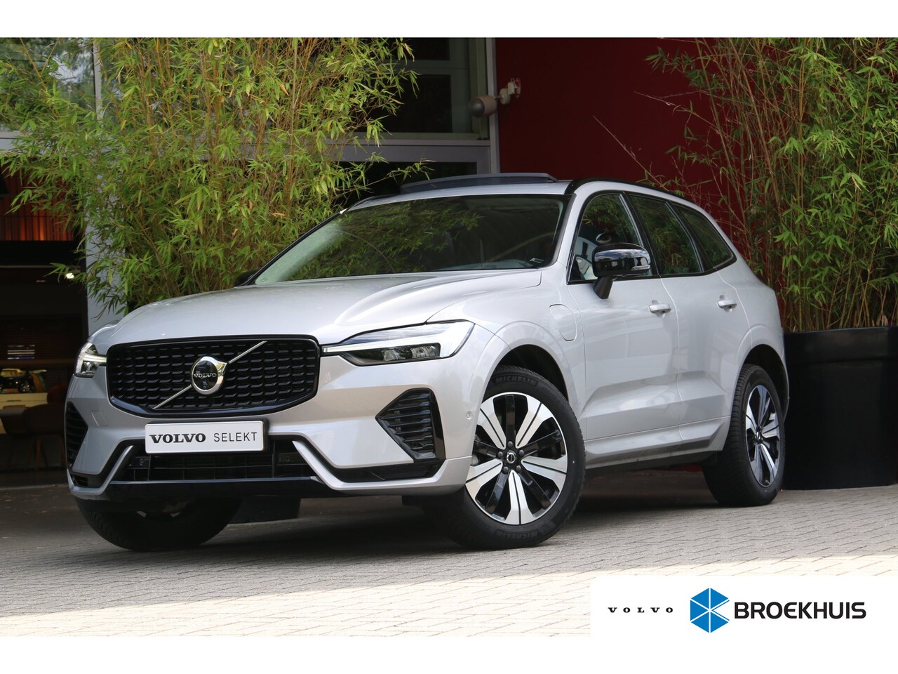 Volvo XC60 - 2.0 T6 Plug-in hybrid AWD Plus Dark | Trekhaak | 360 Camera | Panoramadak | Memory | Pilot - AutoWereld.nl