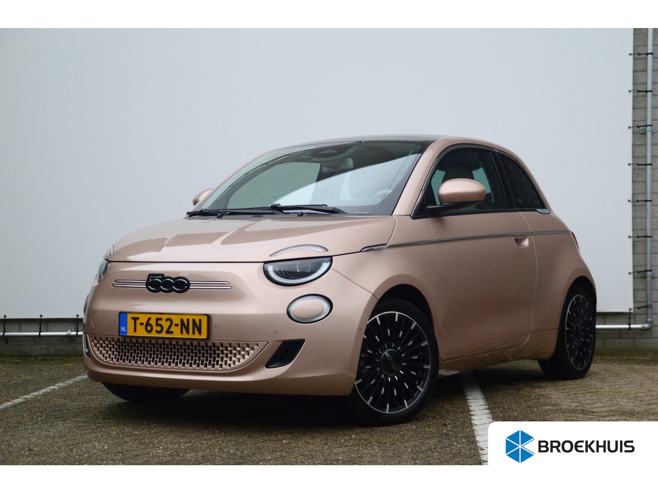Fiat 500 - La Prima 42 kWh | Achterbank in delen neerklapbaar | Achteruitrijcamera | Apple Carplay/An - AutoWereld.nl