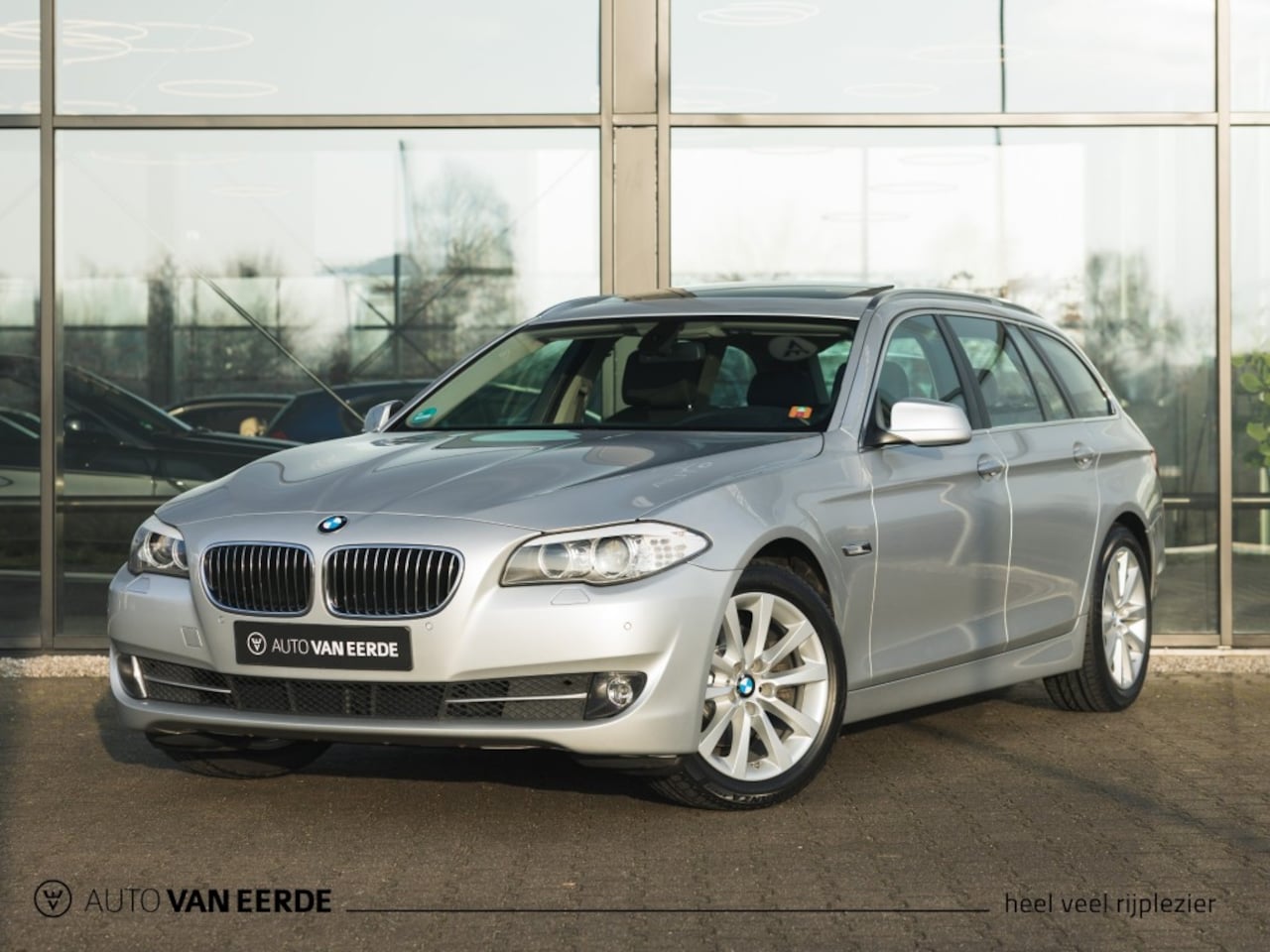 BMW 5-serie Touring - 523i Touring 6-cyl Aut. - Pano, el.trekhaak - AutoWereld.nl