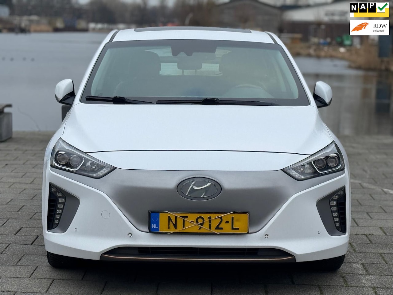 Hyundai IONIQ - Premium EV/2eigenaar/km nap/open dak - AutoWereld.nl