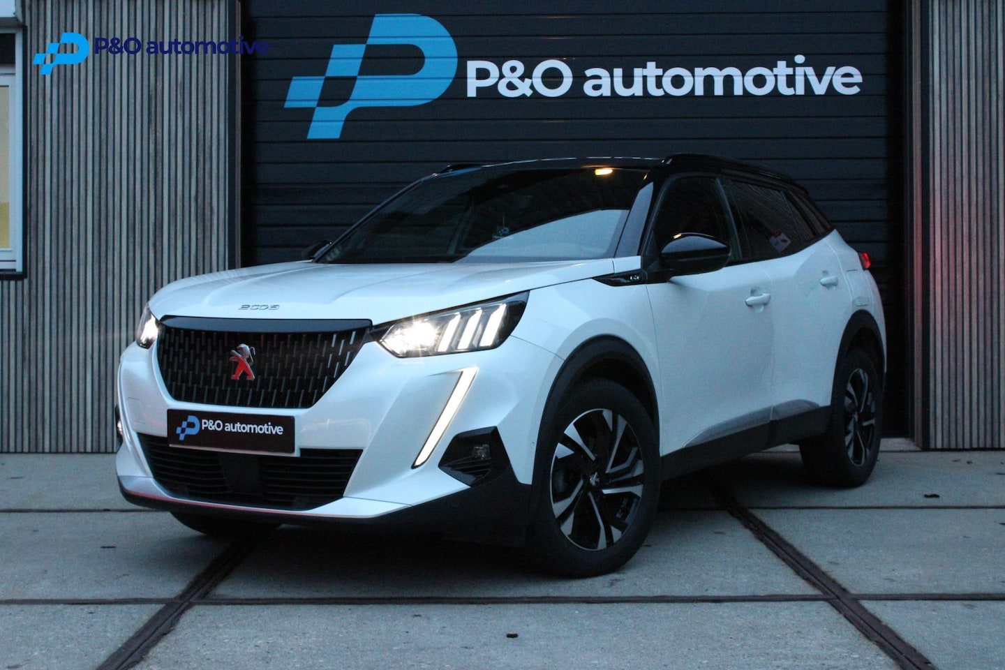Peugeot 2008 - 1.2 PureTech GT Ambiance / Blindspot / Carplay - AutoWereld.nl