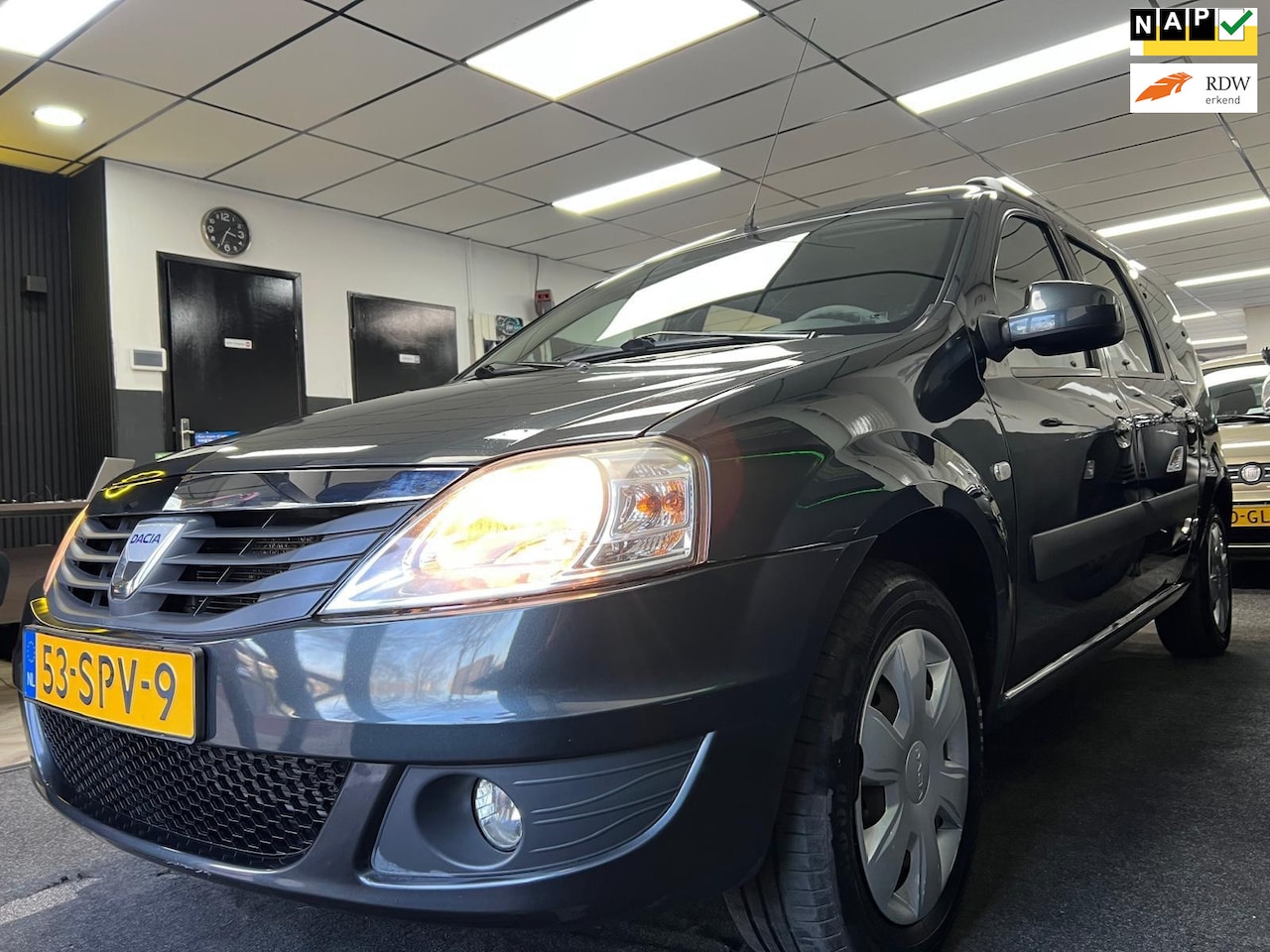 Dacia Logan MCV - 1.6 MPI Lauréate 7p. 1.6 MPI Lauréate 7p. - AutoWereld.nl