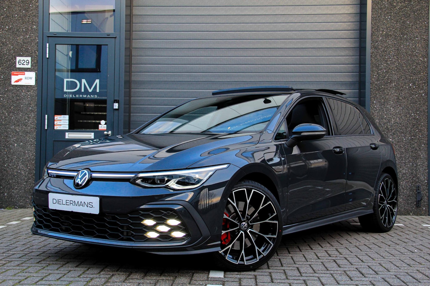 Volkswagen Golf - 1.4 eHybrid DSG GTE Dolphin Grey | Panorama dak | IQ | LED verstralers | Carplay | Sfeerve - AutoWereld.nl