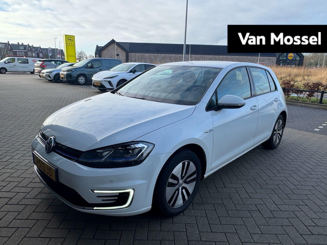Volkswagen e-Golf - E-DITION | 136 PK | Automaat | Apple Carplay / Android Auto | Adaptive Cruise Control | Pa - AutoWereld.nl