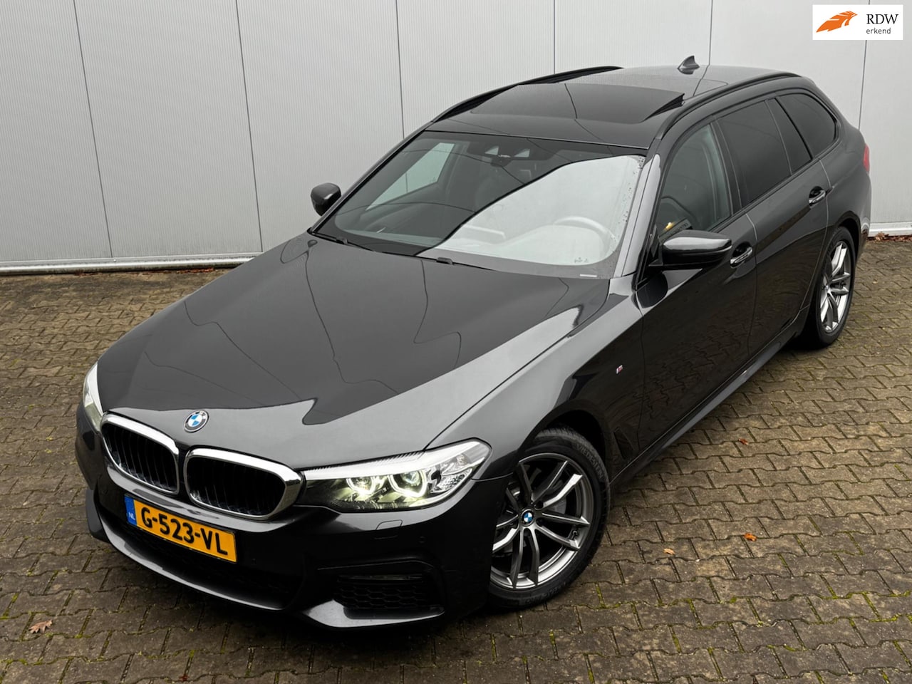 BMW 5-serie Touring - 520i M-SPORT HIGH EXECUTIVE PANORAMADAK DEALER STOELVERWARMING LEDER M PAKKET VIRTUAL AMBI - AutoWereld.nl