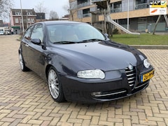 Alfa Romeo 147 - 1.6 T.Spark Lusso, Cruise, Cam, Sport, 3drs, Geen import, Nap, Nieuwe apk