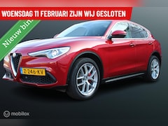 Alfa Romeo Stelvio - 2.0 T AWD 281 PK First Edition, Rosso Competizione, Panoramadak, F1 Schakeling, Navi, Donk