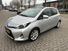 Toyota Yaris - 1.5 Full Hybrid Dyn. 1e EIG DEALER PANO STOELVW