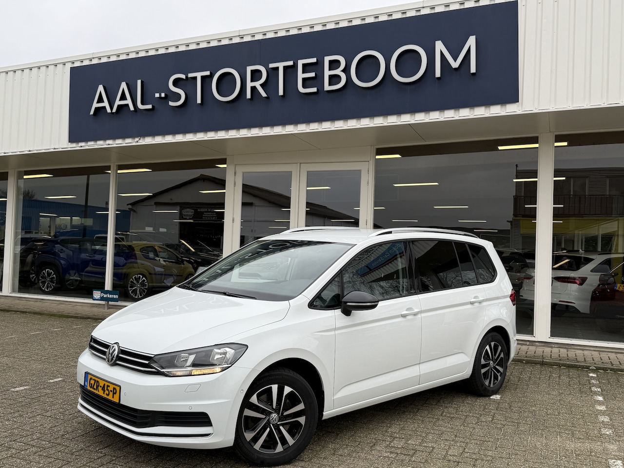 Volkswagen Touran - 1.5 TSI Comfortline Business 7p | Automaat | Adapt. Cruise | Apple/Android | PDC v+a | Sto - AutoWereld.nl