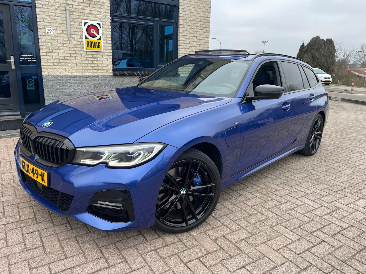 BMW 3-serie Touring - 330e High Executive-Pano- M Sport- cam - AutoWereld.nl