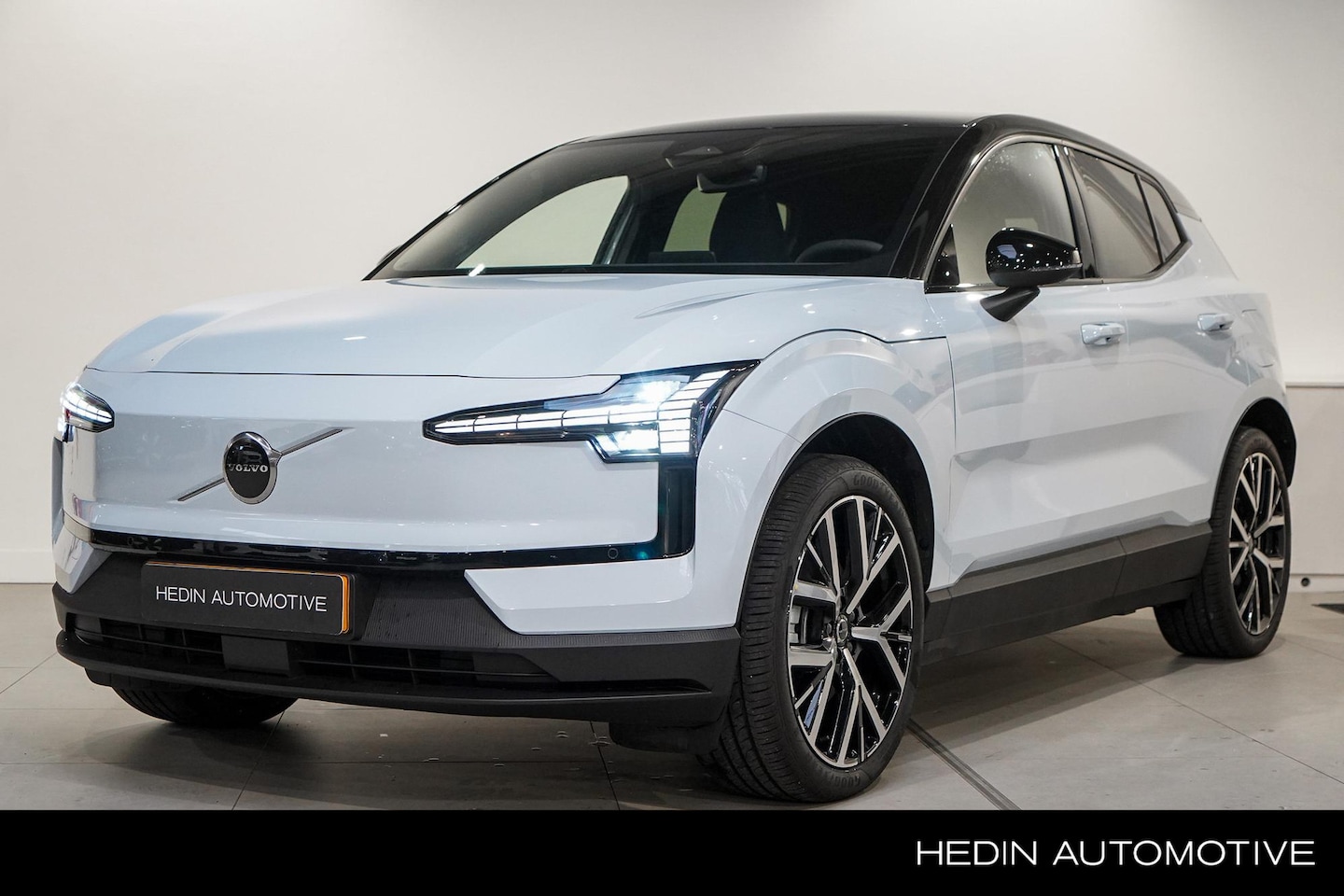 Volvo EX30 - Single Motor Extended Range Plus Europa 272pk | 17% Bijtelling | Stuur + Stoelverwarming | - AutoWereld.nl