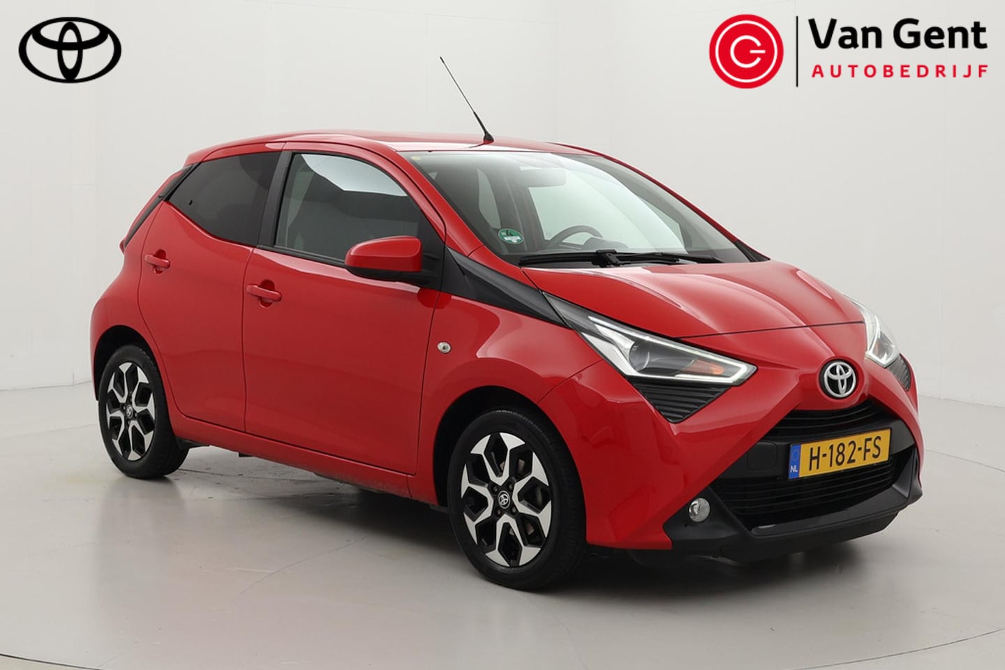 Toyota Aygo - 1.0 VVT-i x-cite | Apple Carplay / Android Auto | Clima | Camera | 15 inch | Privacy glas - AutoWereld.nl