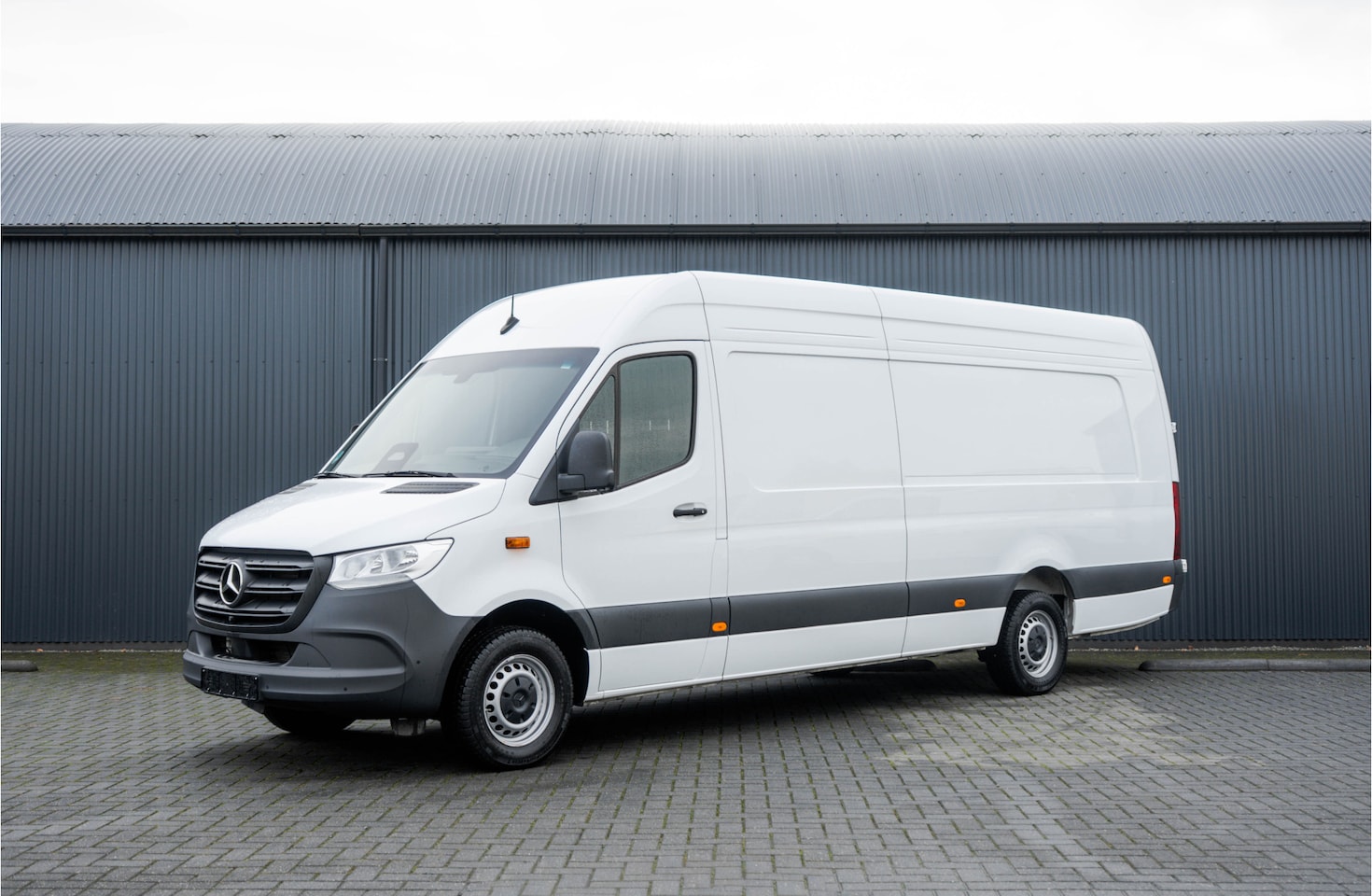 Mercedes-Benz Sprinter - 317 CDI L4H2 | Mbux | Facelift | Navi | 360° camera | Adapt.Cruise - AutoWereld.nl