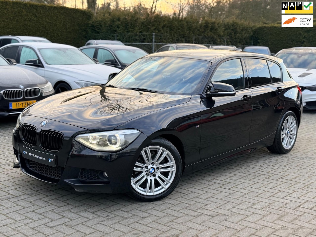 BMW 1-serie - 116i Executive M Sport|Nieuwe Ketting + Klepseals|Navigatie|Cruise control|Climate control - AutoWereld.nl