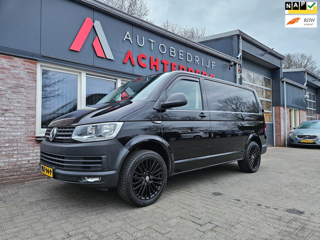 Volkswagen Transporter - 2.0 TDI L1H1 Highline Trekhaak! 18 INCH Velgen! Airco! Cruise Control! Nette Bus! NAP! - AutoWereld.nl