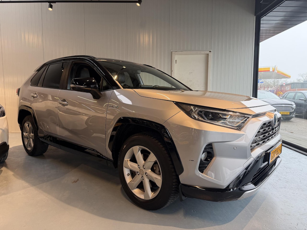 Toyota RAV4 - 2.5 Hybrid AWD Bi-Tone | FACE LIFT MODEL | JBL GELUID INSTALATIE | LED KOPLAMPEN | NAVIGAT - AutoWereld.nl