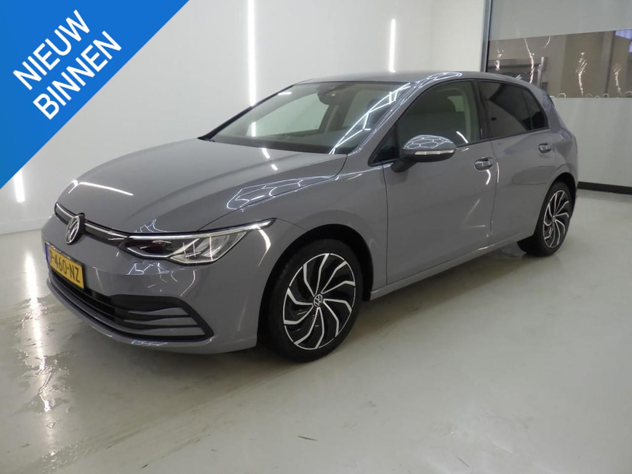 Volkswagen Golf - 1.0 TSI LIFE I ADAPTIVE CRUISE CONTROL I SFEERVERLICHTING I 17" LICHT METALEN VELGEN - AutoWereld.nl