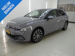Volkswagen Golf - 1.0 TSI LIFE I ADAPTIVE CRUISE CONTROL I SFEERVERLICHTING I 17" LICHT METALEN VELGEN