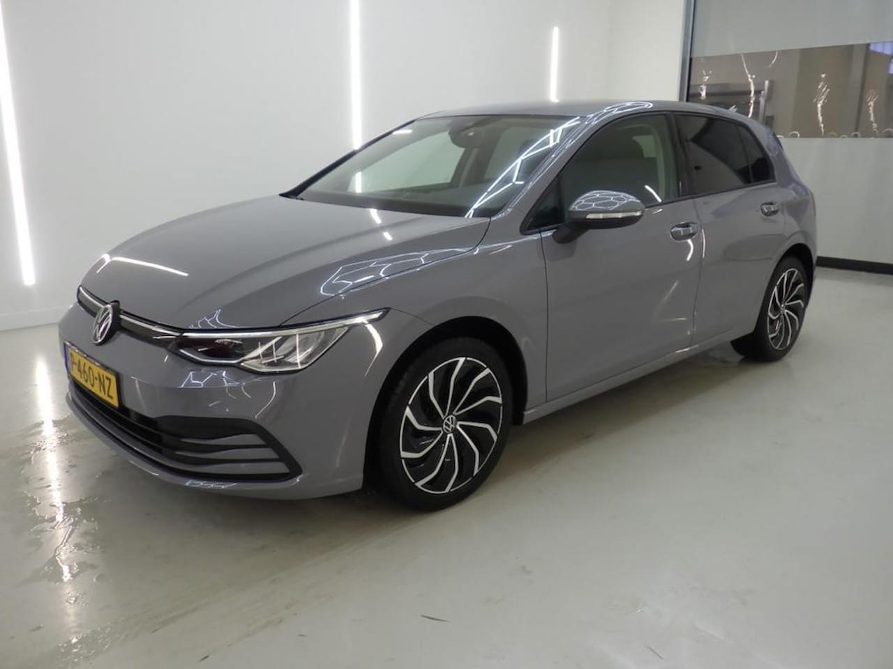 Volkswagen Golf - 1.0 TSI LIFE I ADAPTIVE CRUISE CONTROL I SFEERVERLICHTING I 17" LICHT METALEN VELGEN - AutoWereld.nl