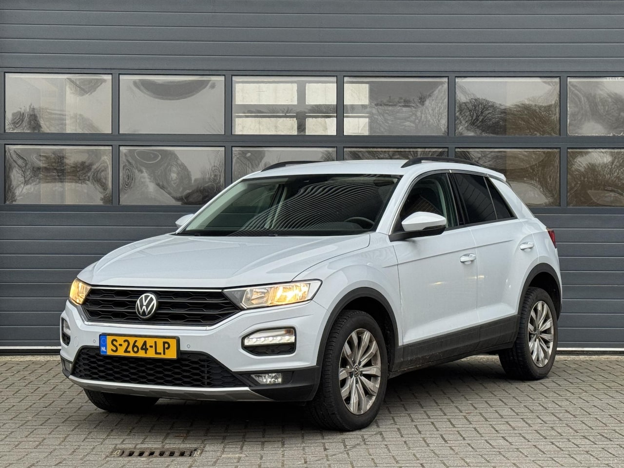 Volkswagen T-Roc - 1.5 TSI SPORT I AUTOMAAT I CLIMATE CONTROL I ADAPTIVE CRUISE CONTROL - AutoWereld.nl
