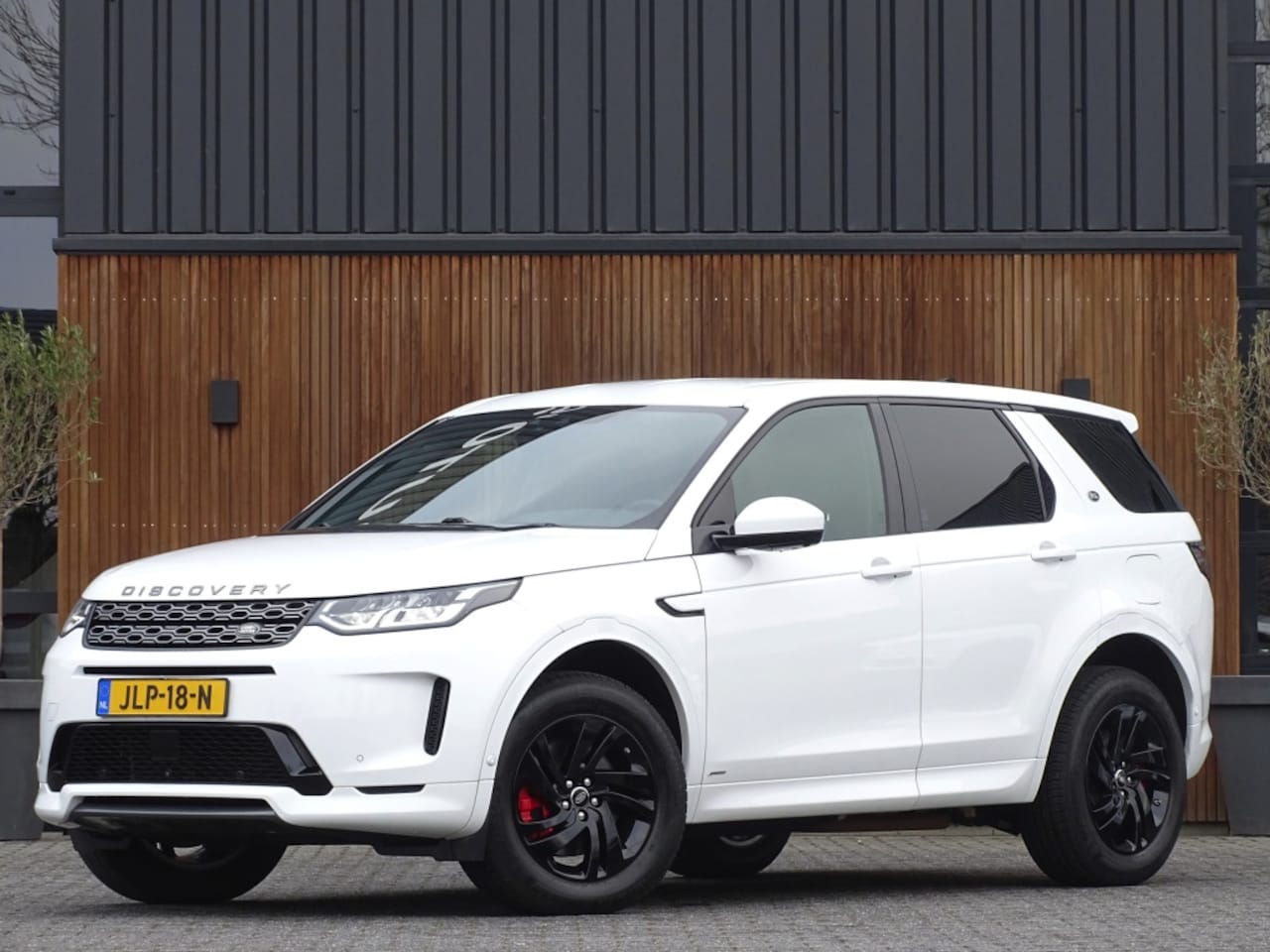 Land Rover Discovery Sport - P300e 300PK automaat / R-Dynamic S / LED / 360° camera - AutoWereld.nl