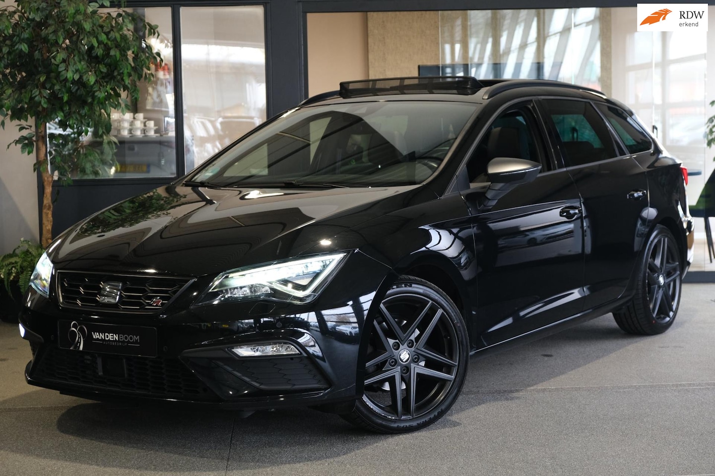 SEAT Leon ST - 1.5 TSI FR DSG Pano Virtual Black Line Beats Keyless - AutoWereld.nl