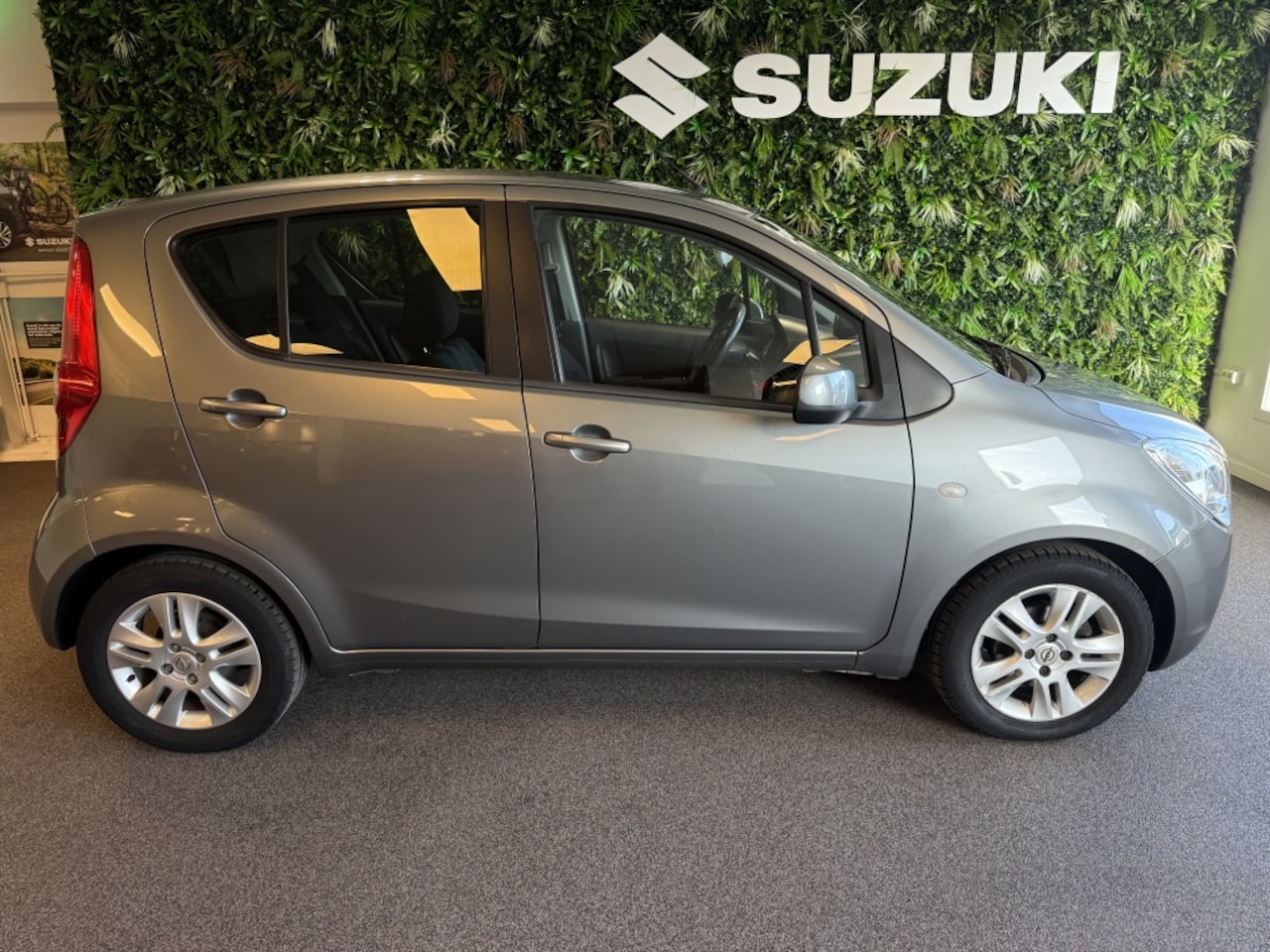 Opel Agila - Airconditioning Trekhaak 1.2 Edition Sportvelgen Parkeersensoren Originele radio/CD - AutoWereld.nl