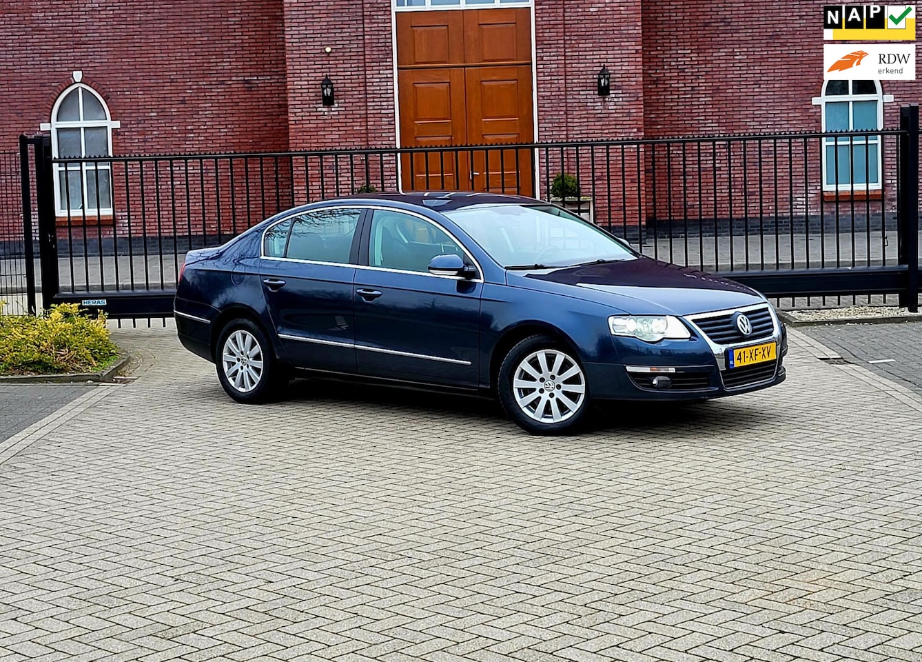 Volkswagen Passat - 2.0 FSI Comfortline / 1e Eigenaar /Automaat /Nap / Nieuwe Apk / Pdc / Trekhaak - AutoWereld.nl