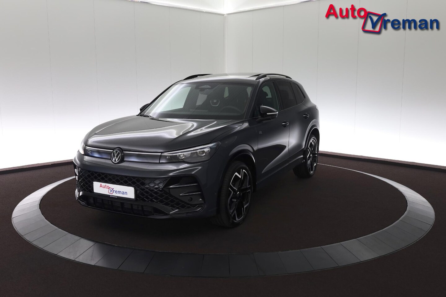 Volkswagen Tiguan - 1.5 TSI R-Line -Black Style / Pano / Trekhaak- - AutoWereld.nl