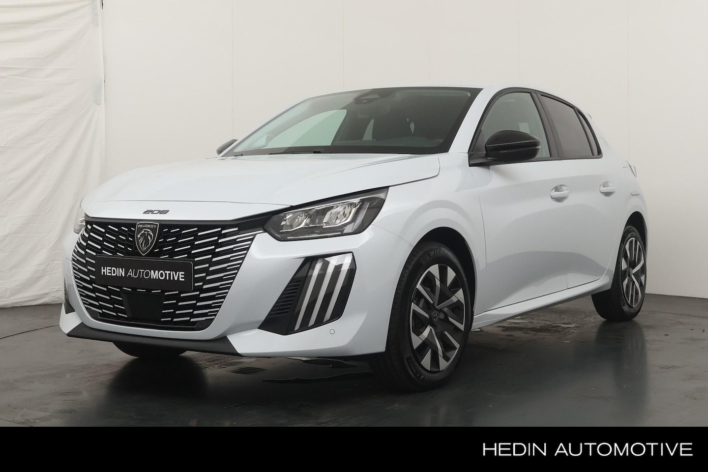 Peugeot 208 - 1.2 Hybrid 110 e-DCS6 Business Parkeer Camera | Airco | Full Map Navigatie | Parkeersensor - AutoWereld.nl