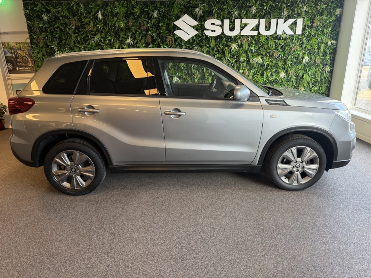 Suzuki Vitara - fabrieksgar. t/m 03-01-2029 1.0 Boosterjet Select Clima Trekhaak LMV CC Apple/Android - AutoWereld.nl