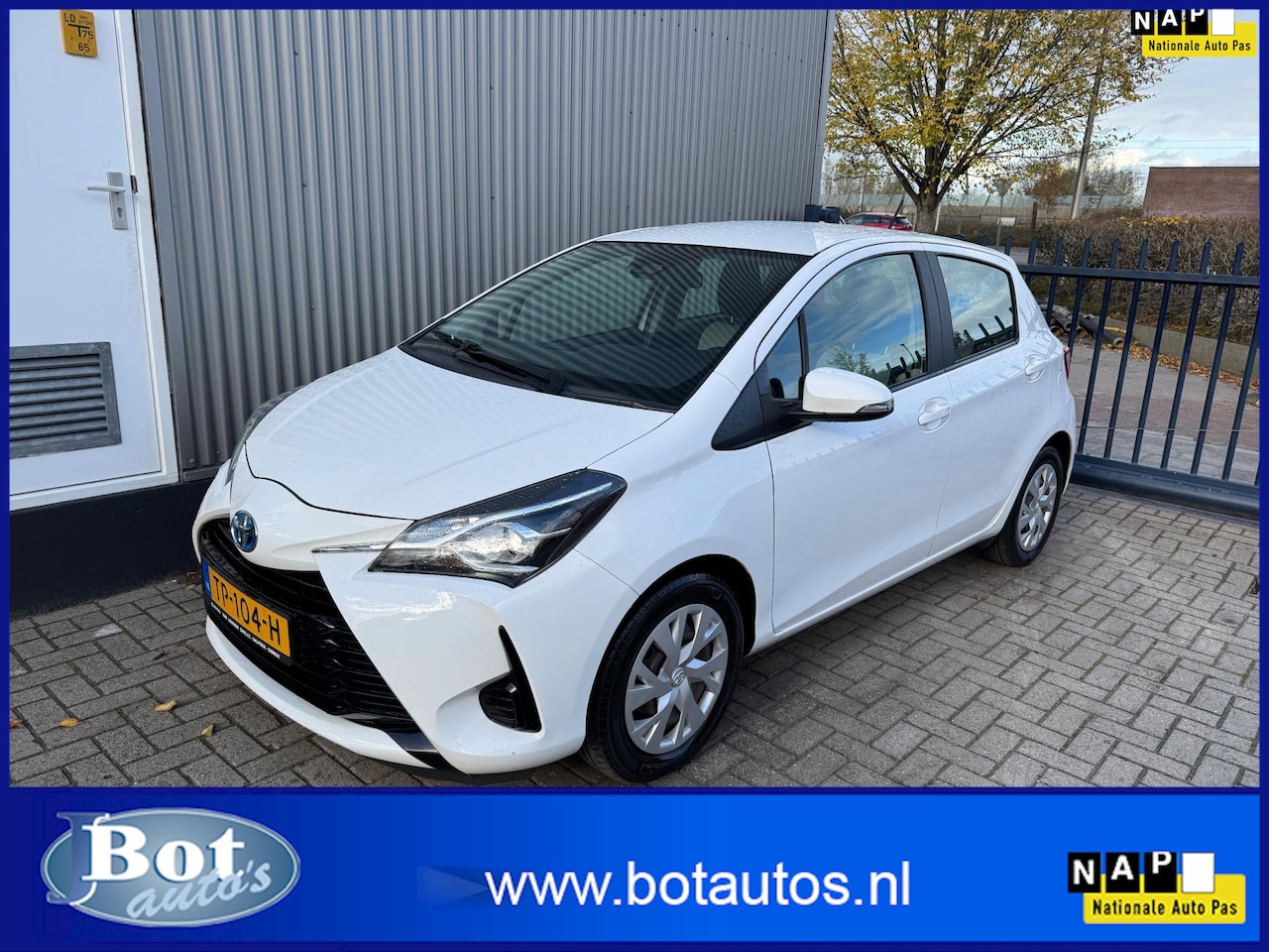 Toyota Yaris - 1.5 Hybrid Active AIRCO / CRUISE / NAVI / 1e EIGENAAR / CAMERA - AutoWereld.nl