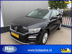 Volkswagen T-Roc - 1.0 TSI Style / Apple Car Play / 1e eigenaar / Cruise Control / Airco / Trekhaak / Navigat