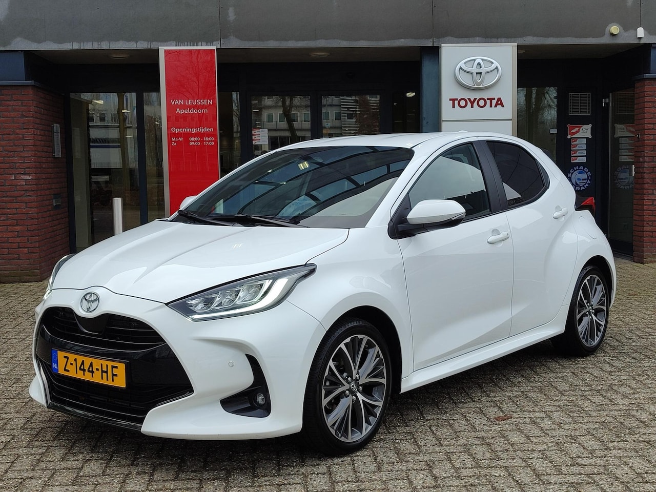 Toyota Yaris - 1.5 Hybrid 130 EXECUTIVE STOEL/STUURVERW BLIND SPOT PARK-SENSOREN 17'' LM-VELGEN KEYLESS A - AutoWereld.nl
