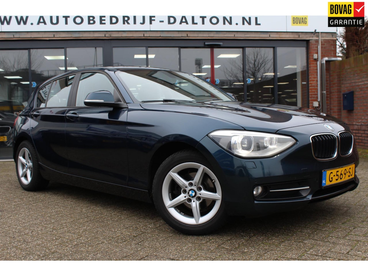 BMW 1-serie - 116i Business+ AUTOMAAT / NAVIGATIE / TREKHAAK - AutoWereld.nl