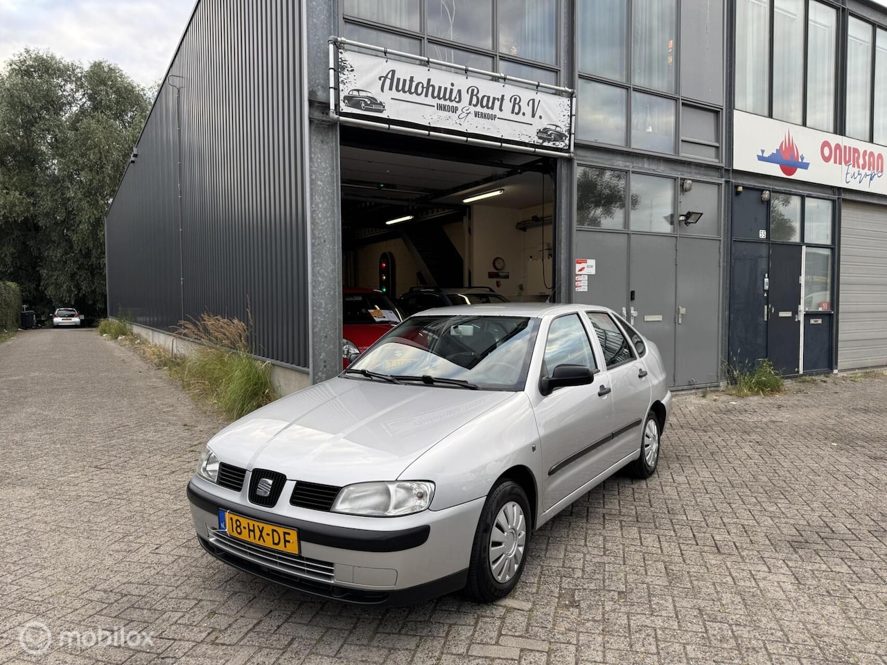 SEAT Cordoba - 1.4-16V Signo 1e eigenaar! Nieuwe APK! NAP Logisch! - AutoWereld.nl