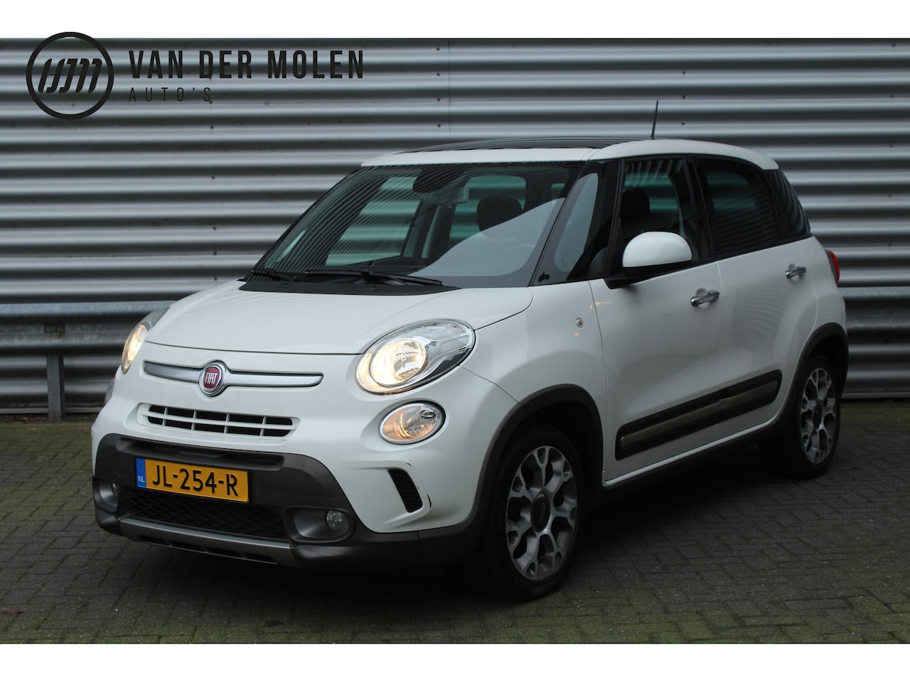 Fiat 500 L - 0.9 TwinAir 105pk Trekking NL-Auto NAP 1e Eigenaar Panoramadak Clima Cruise Navi PDC 17"LM - AutoWereld.nl